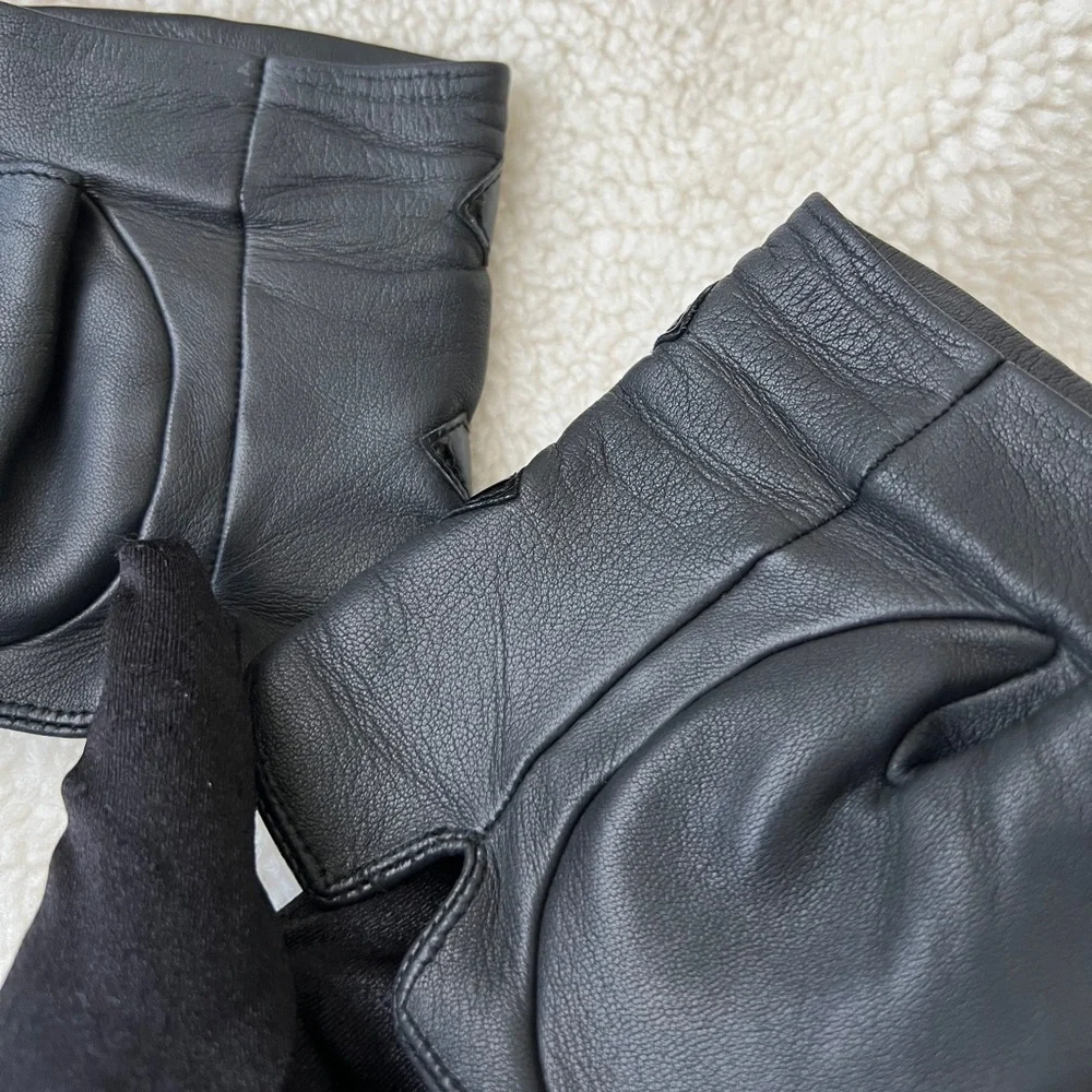 ❌❌ Chanel 17P Classic CC Logo Black Fingerless Gloves - Picture 5 of 9